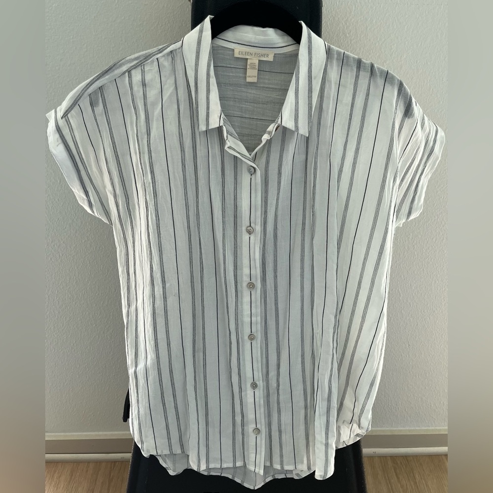 Eileen Fisher white and black vertical striped shirt sleeve shirt XXS button up
